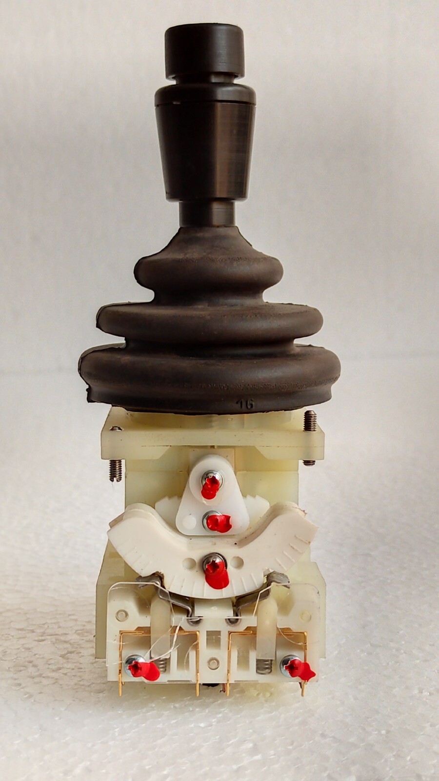 admin/uploads/uploads/Spohn + Burkardt 2046412.2.3 Winch Joystick_2.webp